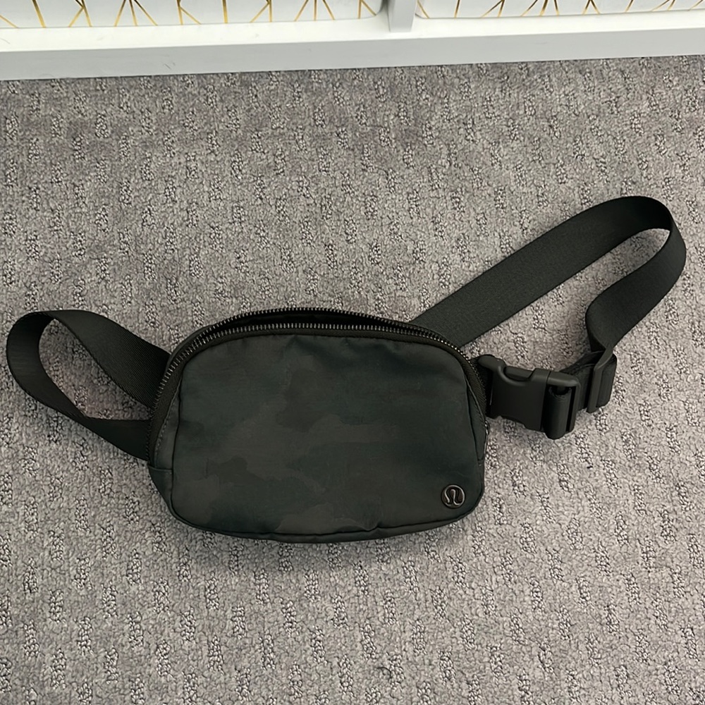 Lululemon Everywhere Belt Bag Original Style